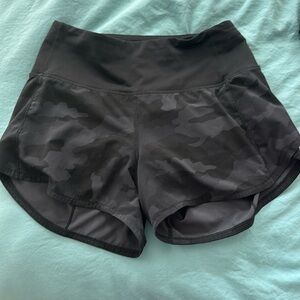 Lululemon speed ups size 4 camo
